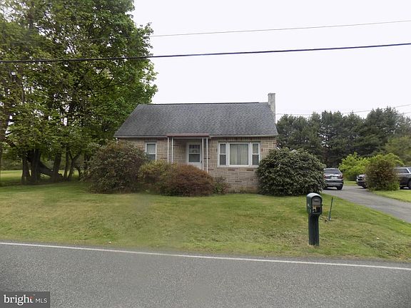 2nd image of 2120 Spinnerstown Rd