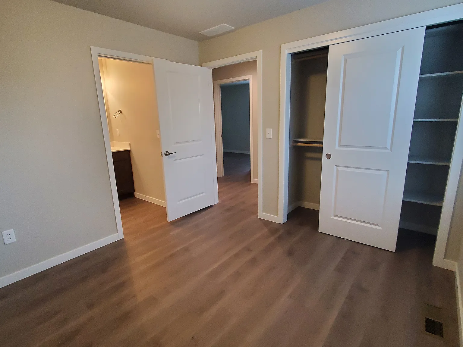 3 bed, 1046 sqft, $1,695 — Photo 3