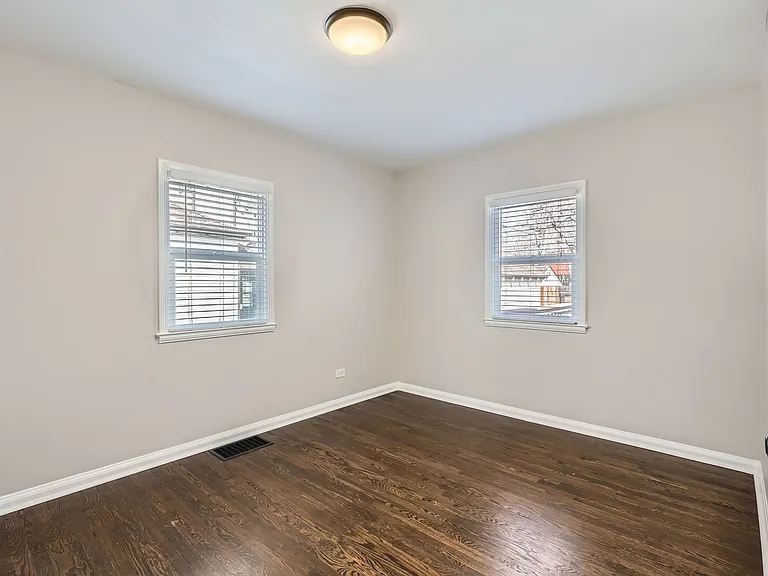 2210 S Clarkson St — Photo 16