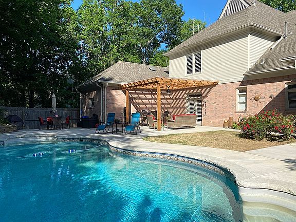 3rd image of 8932 Fern Valley Cv