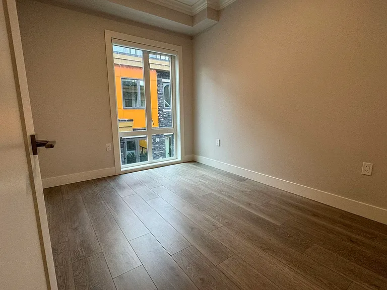 7555 Oak St — Photo 10