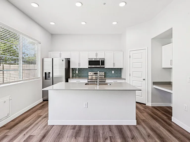 Baseline on 16 — Photo 60