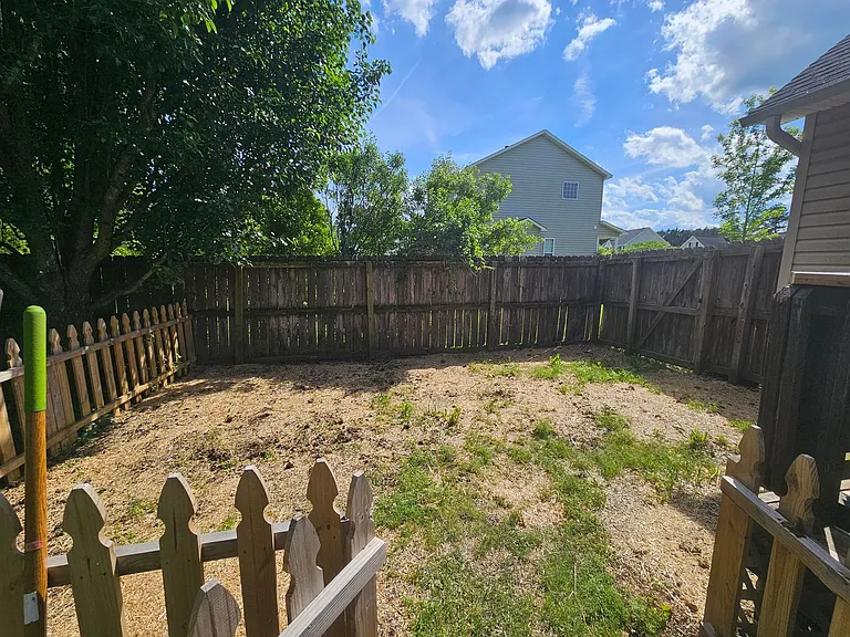 208 Burning Tree Ln — Photo 29