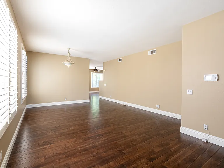8704 E Wiley Way — Photo 2