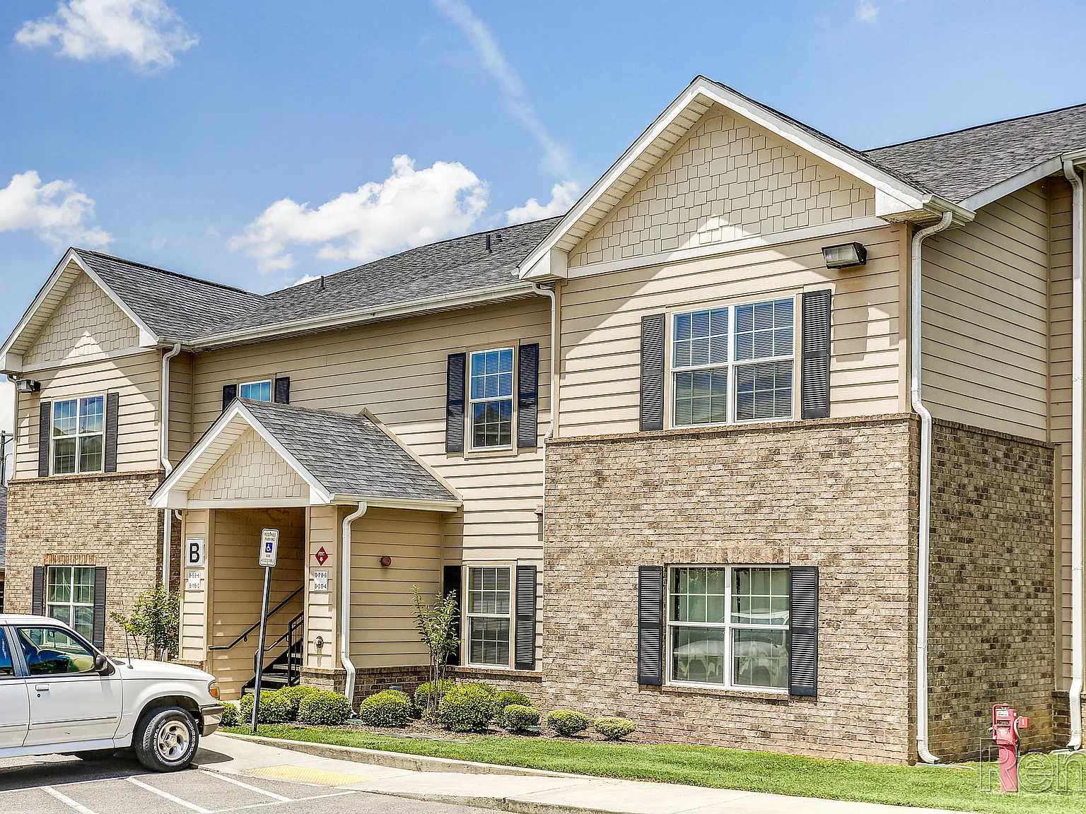Elk Way Apartments — Photo 1