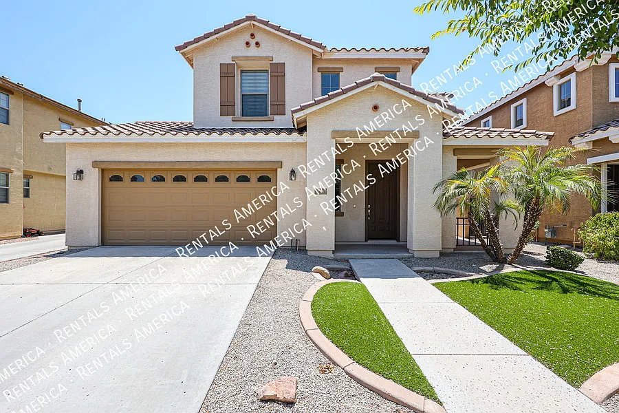 Beautiful Home in Lyons Gate — Photo 2