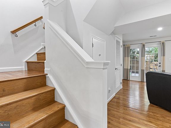 5th image of 2025 N Buchanan Ct
