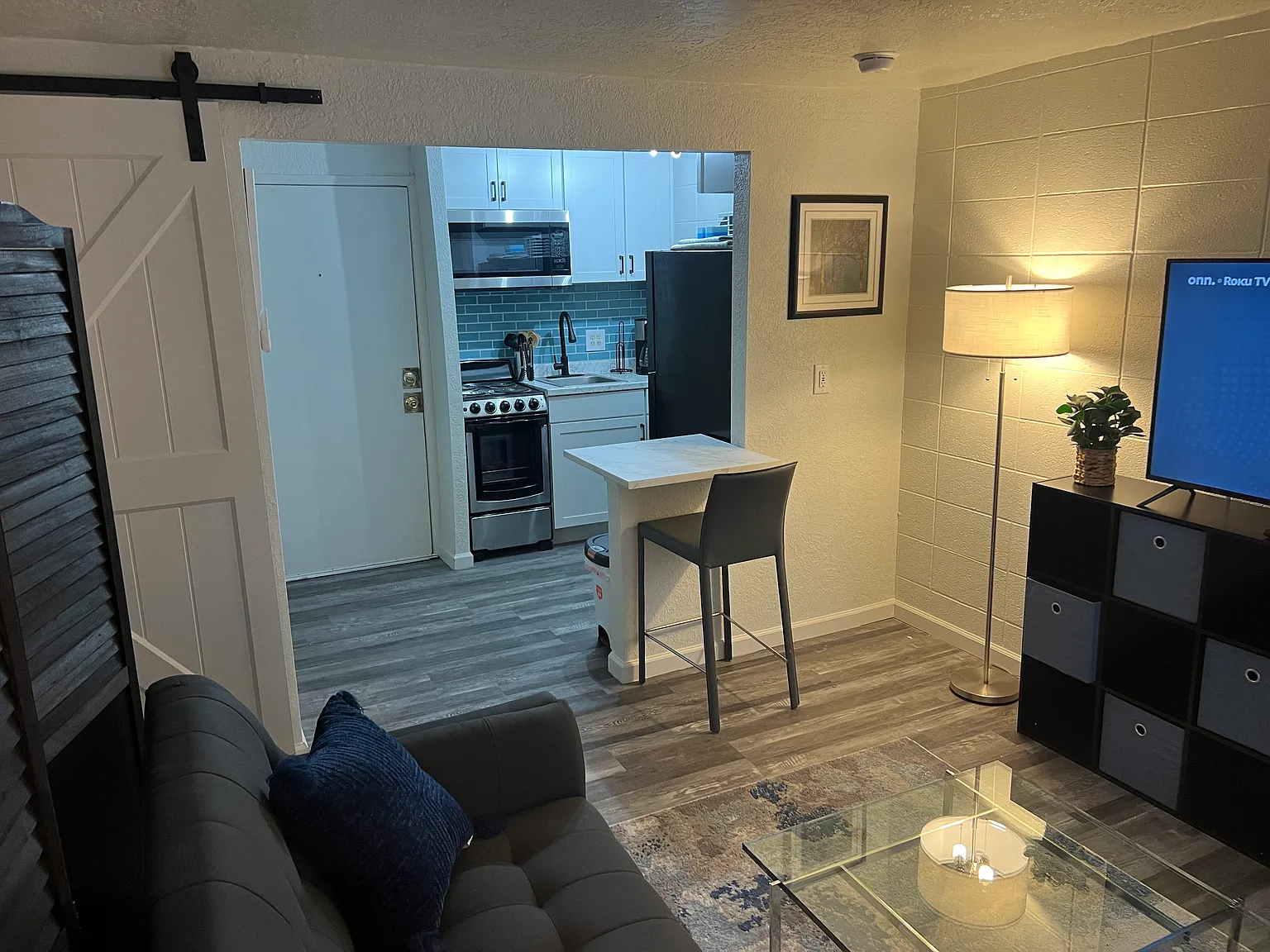 Remodeled, Top End UNM Area Studio Apts. in Great Community — Photo 4