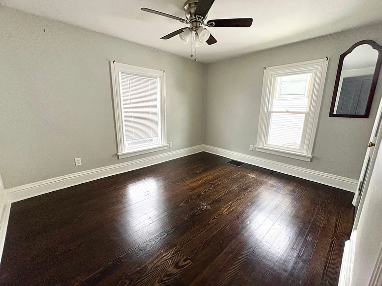 348 E Derry Rd — Photo 18