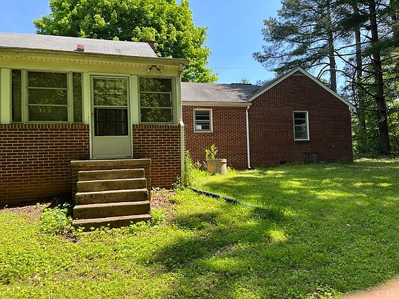 4th image of 101 SE Poor House Ln