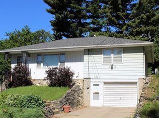 303 Oakland Ave, Morrison, IL 61270