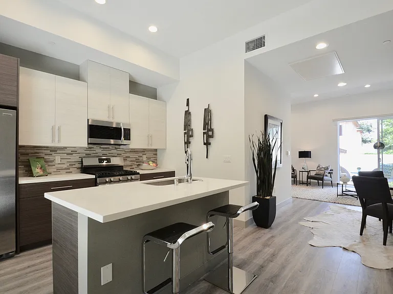 Lido Apartments - 4025 Grandview — Photo 34