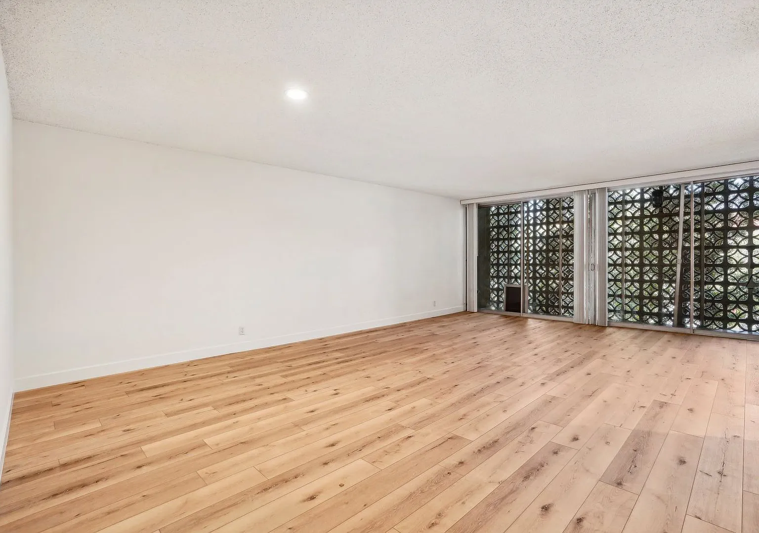 9000 Clifton Way — Photo 4