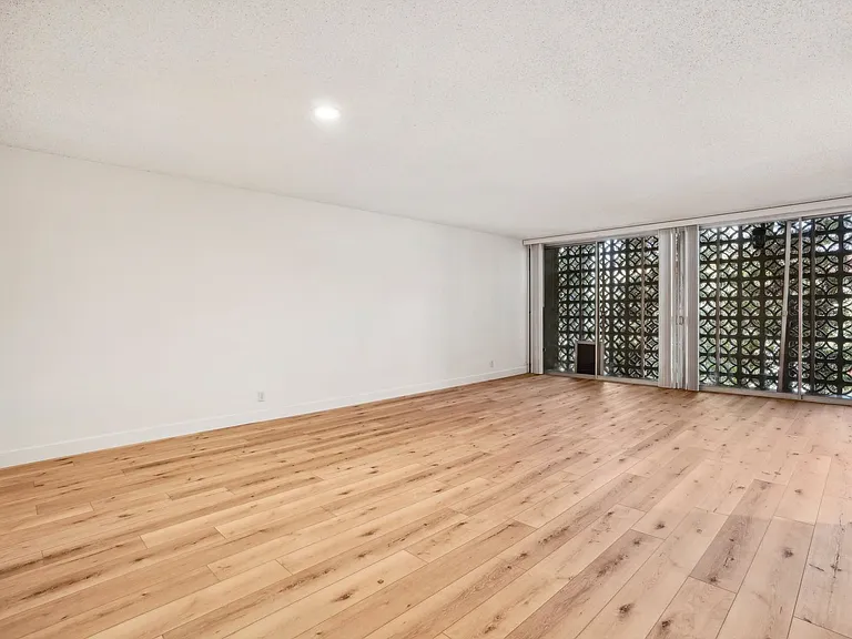 9000 Clifton Way — Photo 4