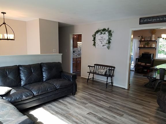 3rd image of 1034 Grove Ln
