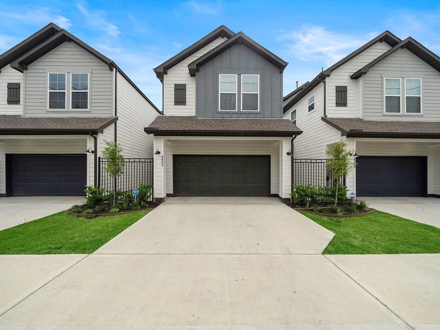3 bed, 2.5 bath, 1599 sqft, $1,999 — Photo 1
