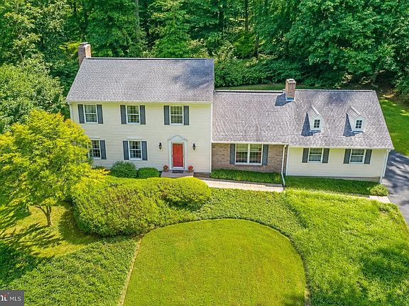 3rd image of 6109 Fork Woods Rd