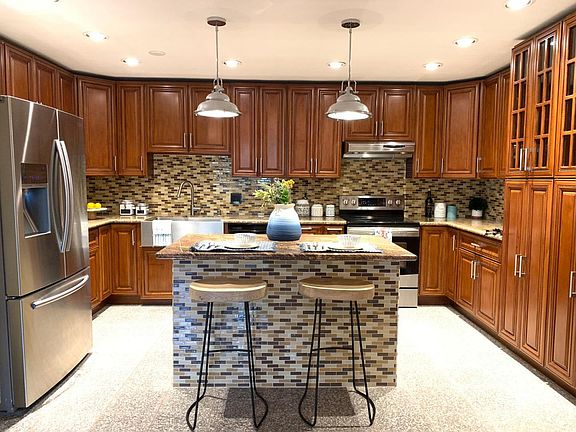 4th image of 410 Auburn Way APT 12
