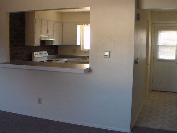 3rd image of 550 Yale Pl #B