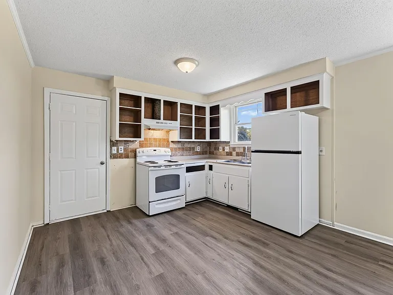573 Waldorf Dr — Photo 8