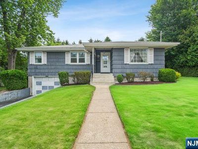 3 Lakeview Dr, Waldwick, NJ, 07463