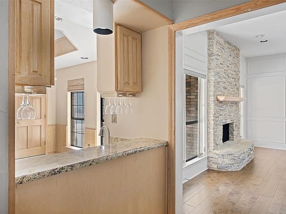 5th image of 1104 Hidden Oaks Dr