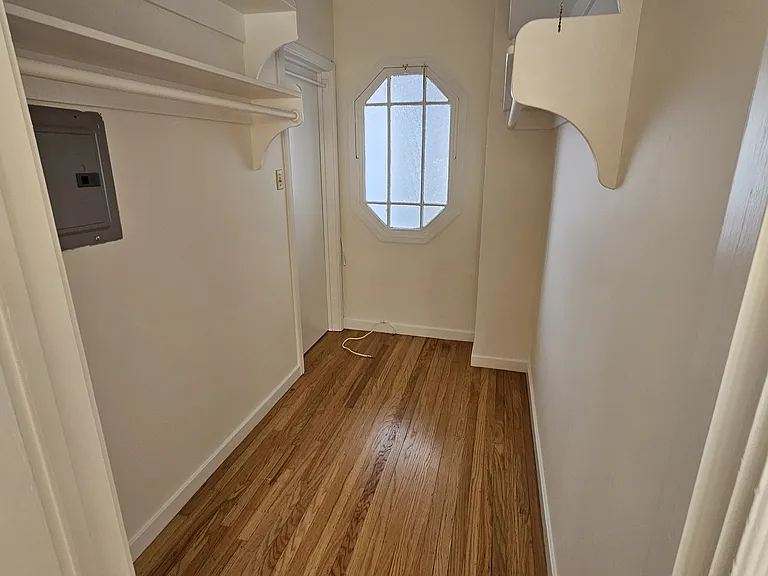 1935 Clay St #302 — Photo 5