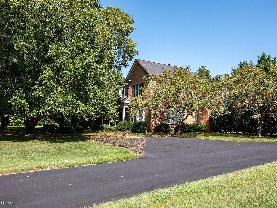 1st image of 28708 Springfield Dr