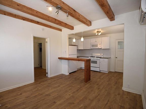 2nd image of 1101 N Camilla Blvd