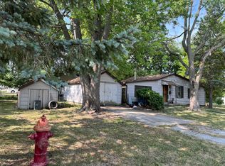 117 Clark St, Chenoa, IL 61726