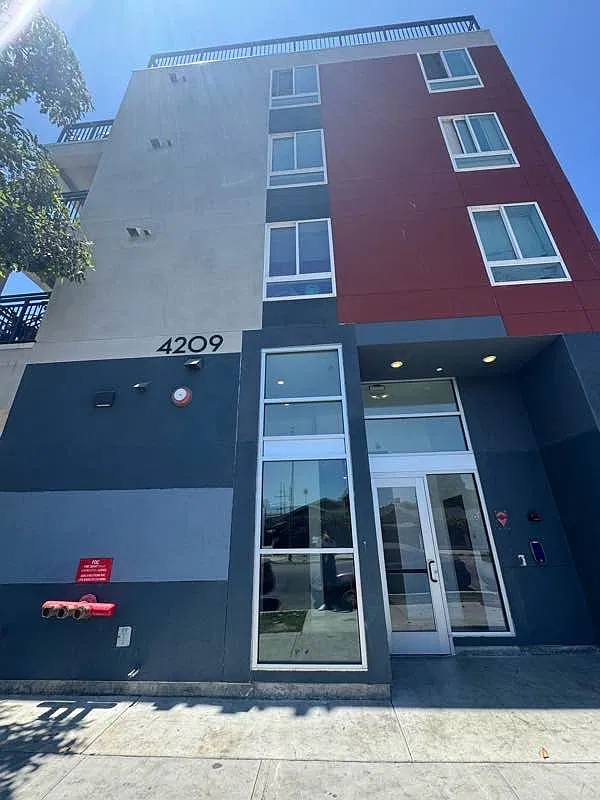 1 bed, 400 sqft, $1,795 — Photo 2
