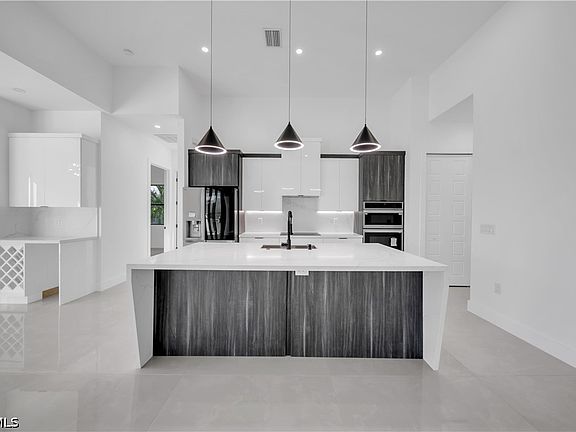 2nd image of 2000 SW 31st Terrace Cpe