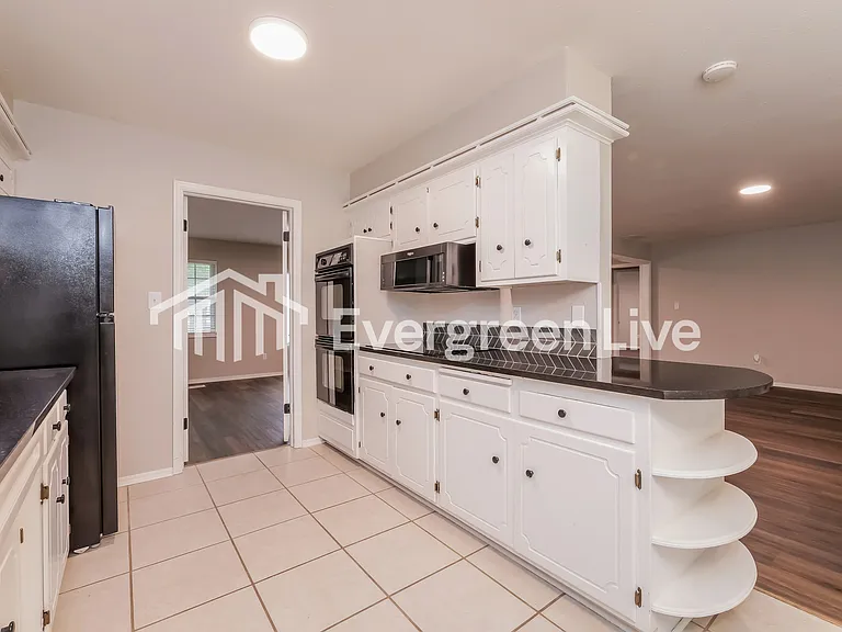 1322 NW 85th St — Photo 7