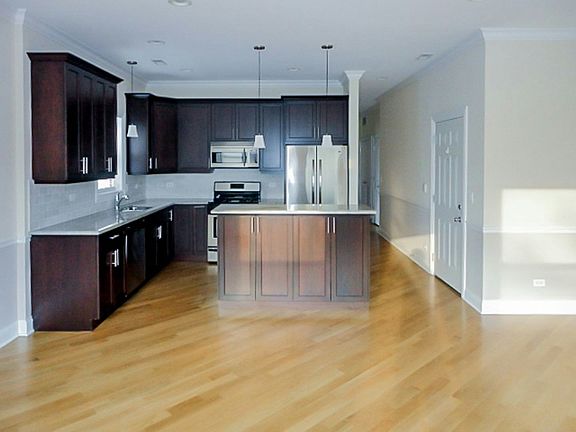 2nd image of 3231 N Kenmore Ave #3F