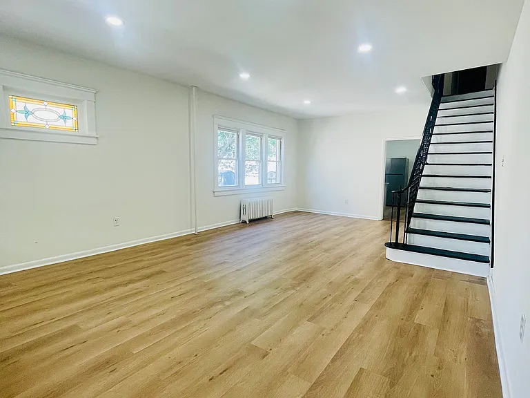 65 S Gates Ave — Photo 4