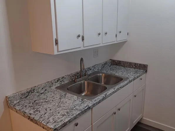 923-927 S Standard Ave