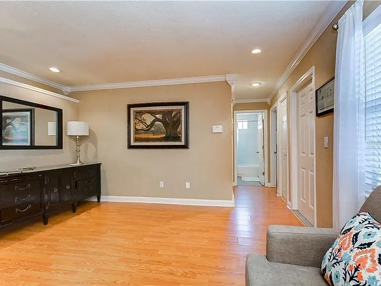 5121 Ellendale Ave — Photo 5