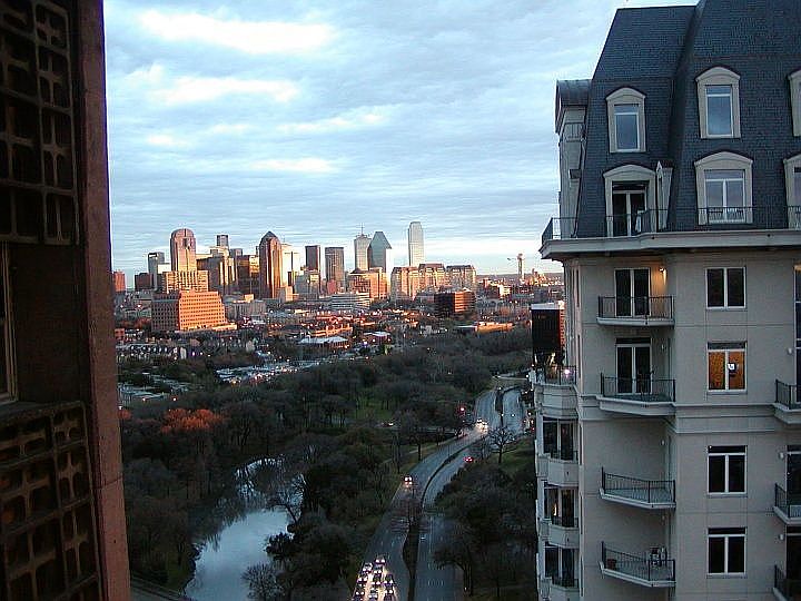 Living/Dining/Balcony Views