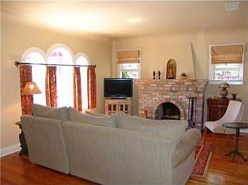 5th image of 3404 N Mountain View Dr