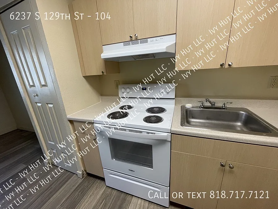 Studio, $999 — Photo 3