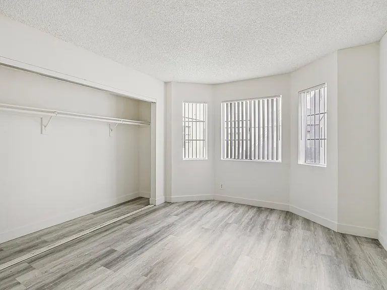 5555 Harold Way — Photo 18