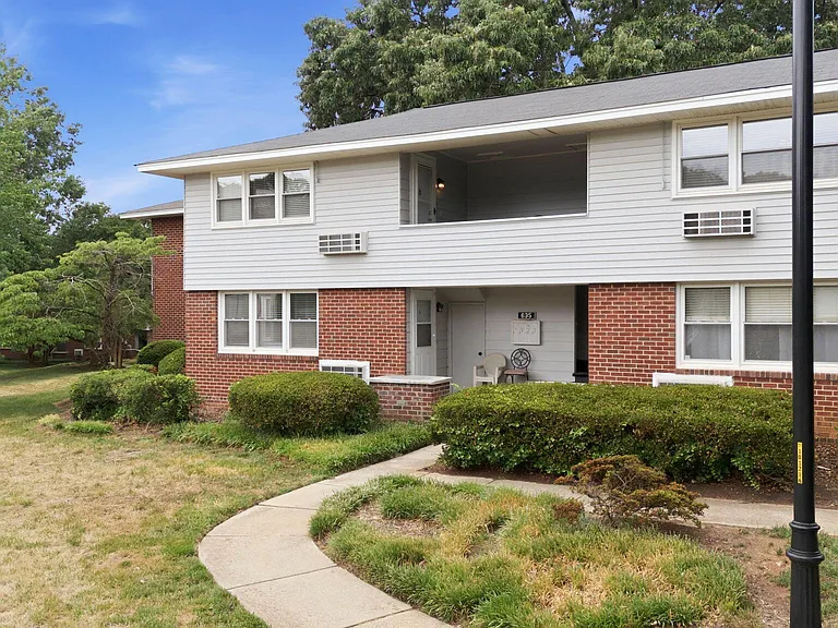 635 Daniels St #A — Photo 2