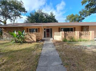 1860 Oak Forest Dr S, Clearwater, FL 33759