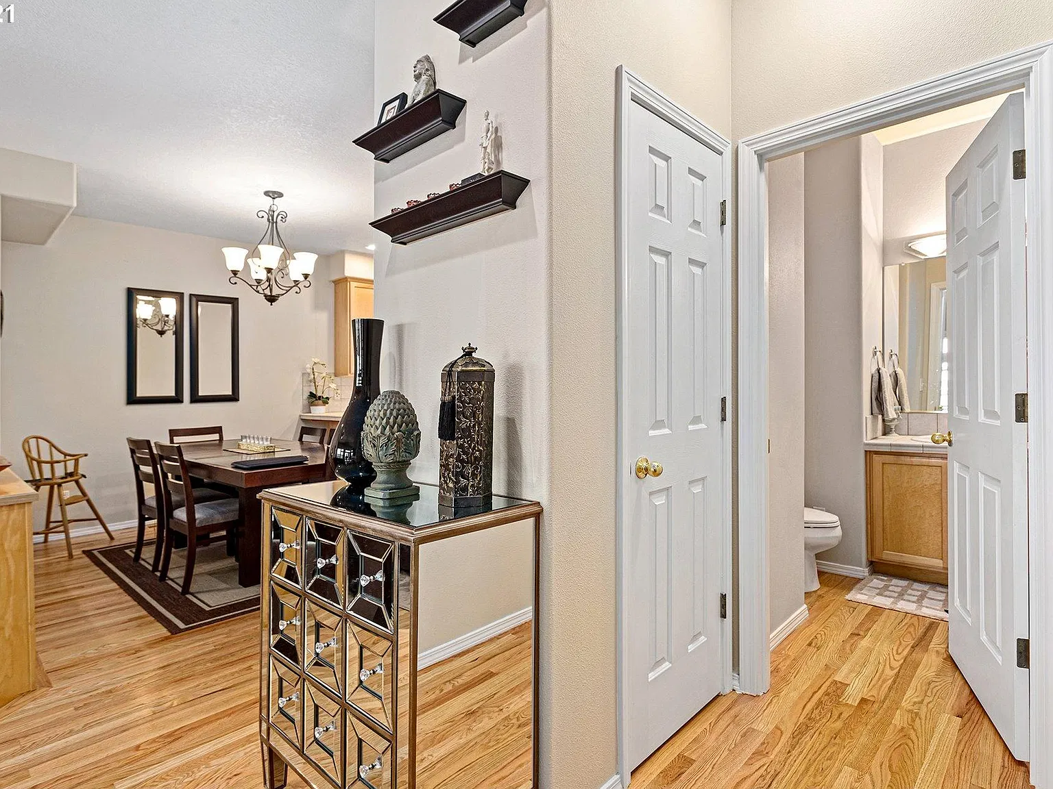 2 bed, 2.5 bath, 1630 sqft, $3,200 — Photo 2