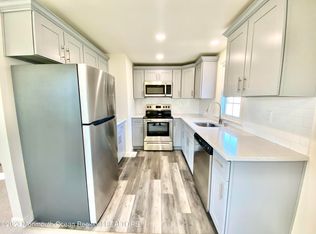 10 N Sussex Way, Monroe Township, NJ 08831