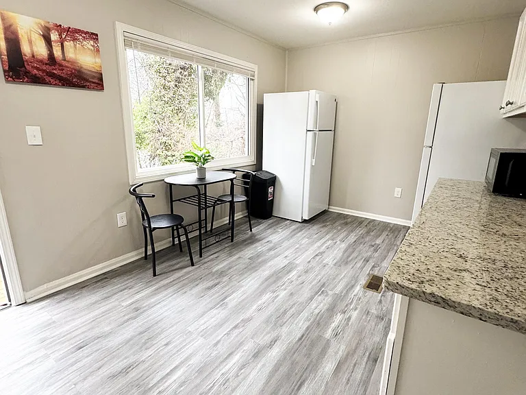 Grange Dr SE — Photo 5