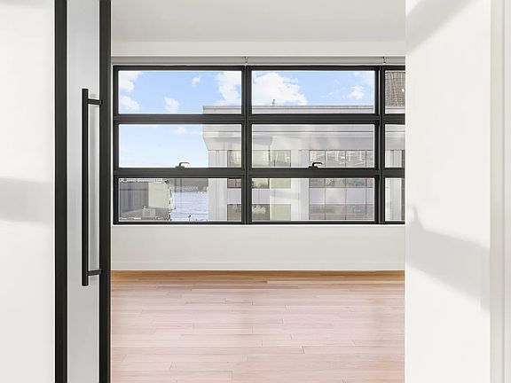 3rd image of 547 W 47th St Room 312