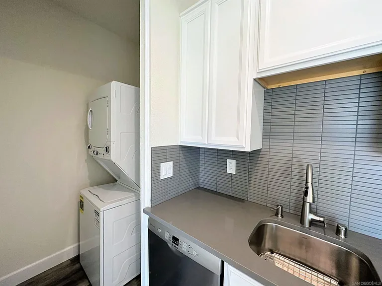 426 Sloane Ave #2 — Photo 12