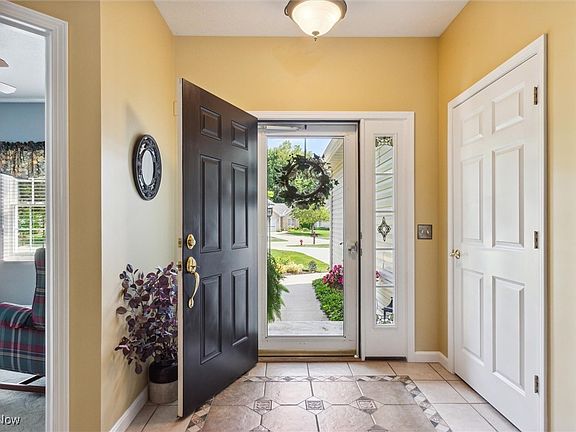 3rd image of 33874 Mapleridge Blvd