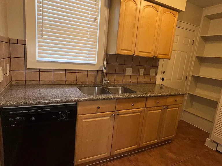 1505 Rosewood St #D — Photo 7